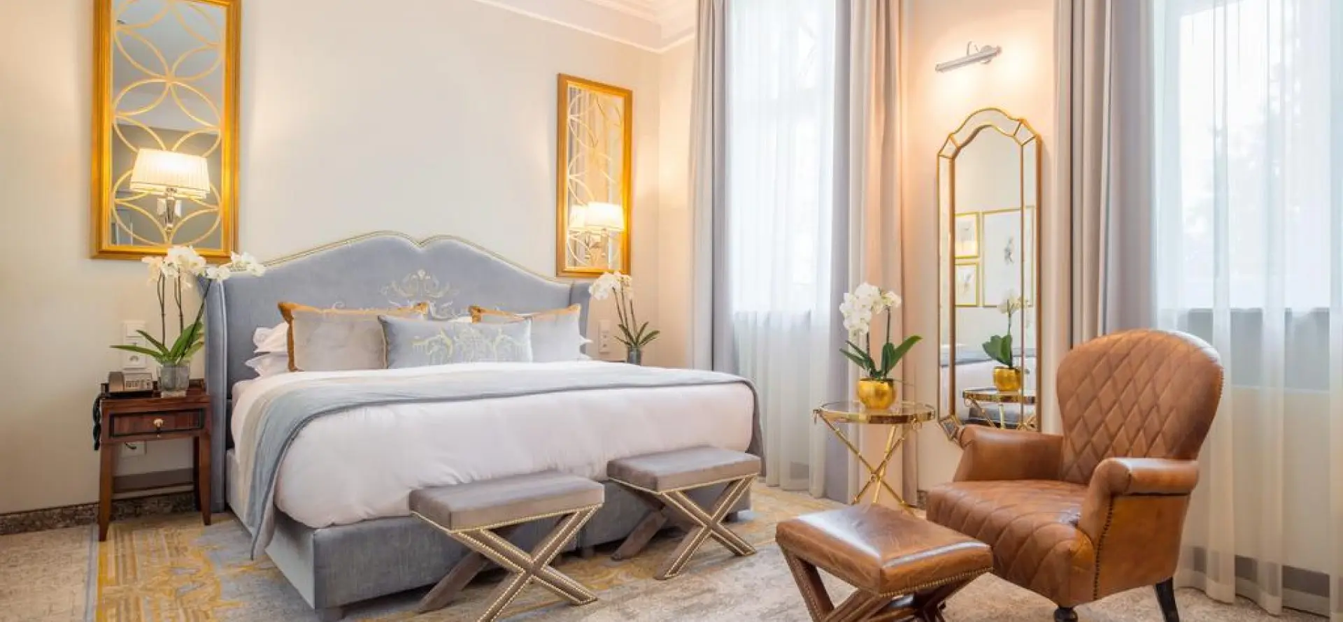 Paar entspannt in einem exklusiven Wellness-Resort